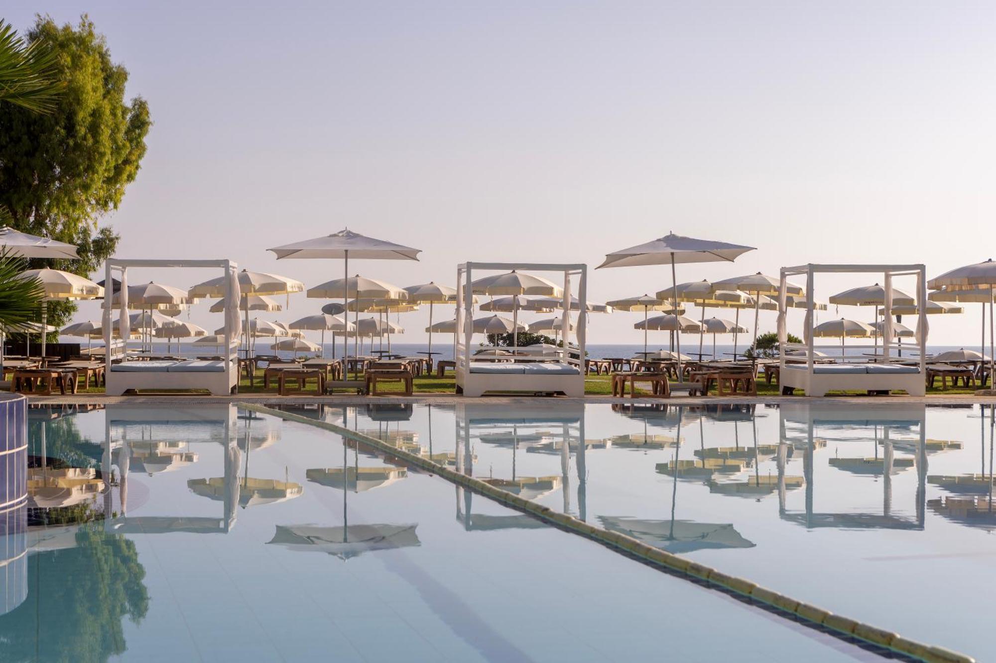 فندق كابو بيه بروتاراس المظهر الخارجي الصورة The pool at the hotel