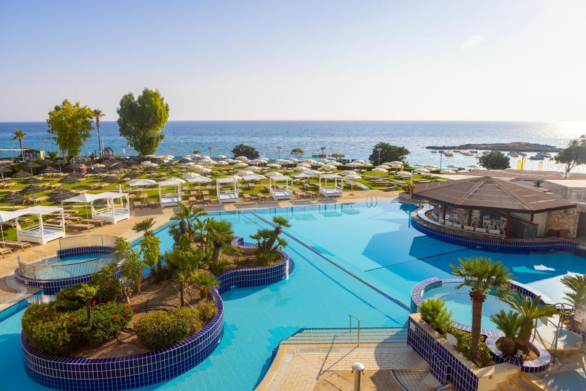 فندق كابو بيه بروتاراس المظهر الخارجي الصورة The resort's swimming pool
