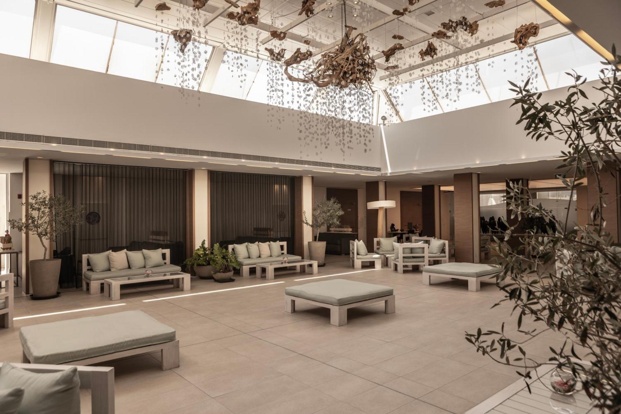 فندق كابو بيه بروتاراس المظهر الخارجي الصورة The interior of the new terminal
