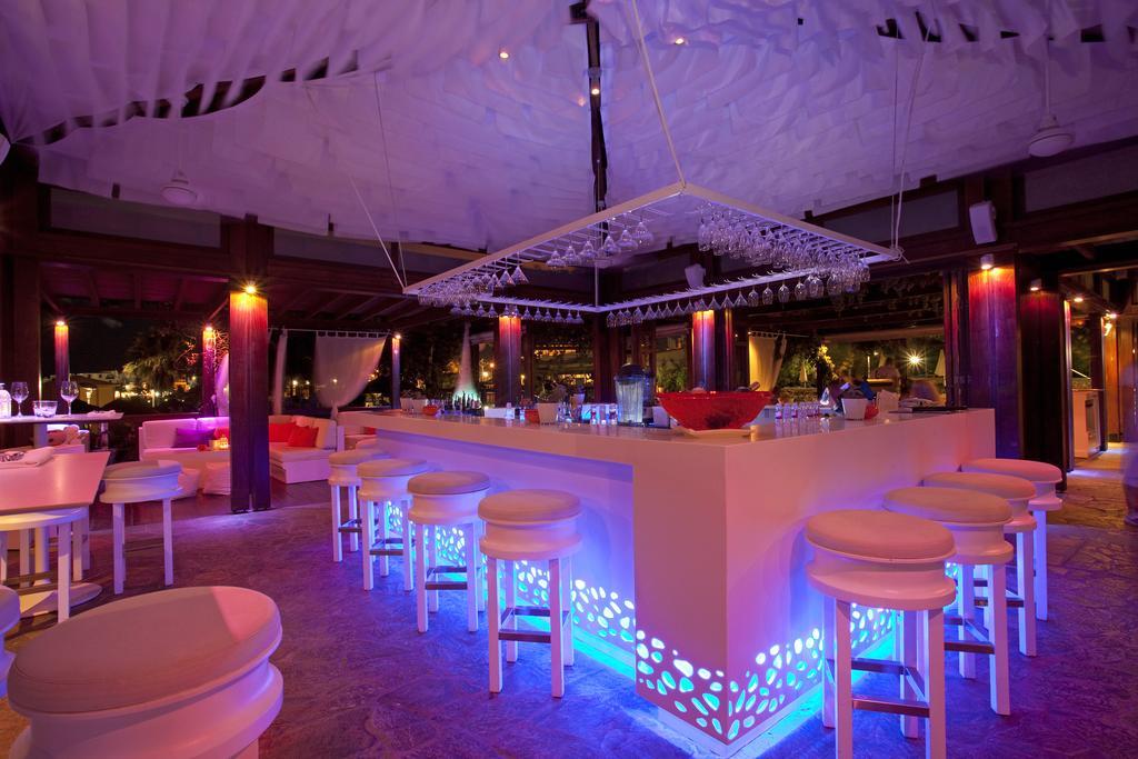 فندق كابو بيه بروتاراس المظهر الخارجي الصورة The bar at the nightclub